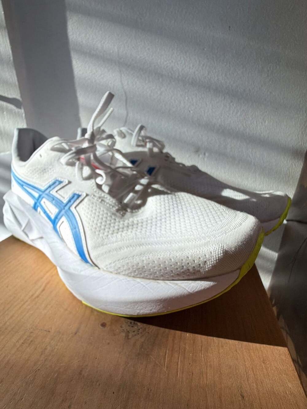 Asics Novablast 5 ATC Size 10 White Tuna Blue Running Shoes